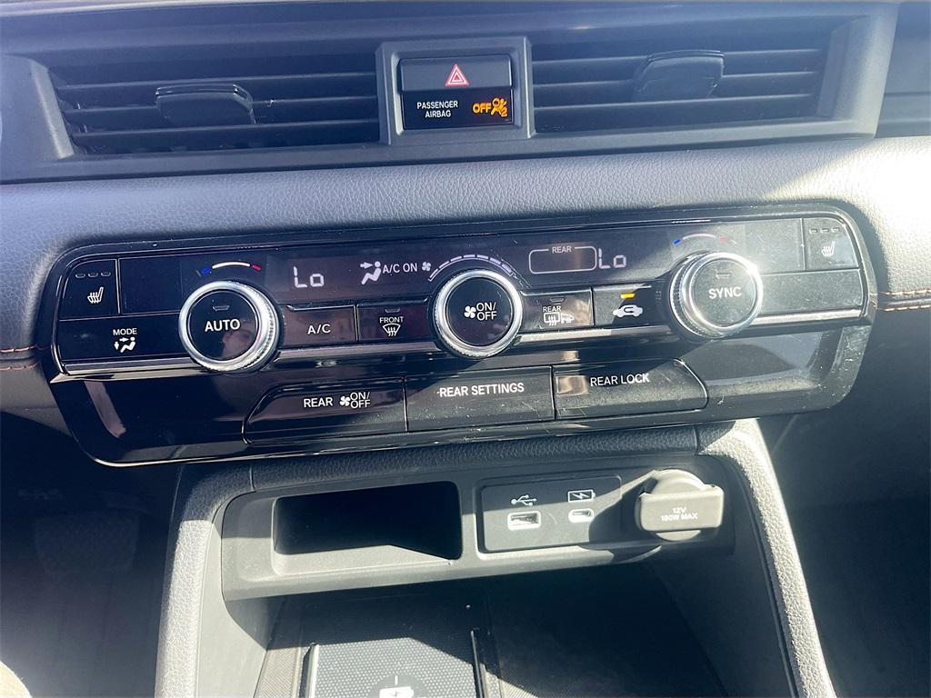 used 2025 Honda Pilot car, priced at $38,700