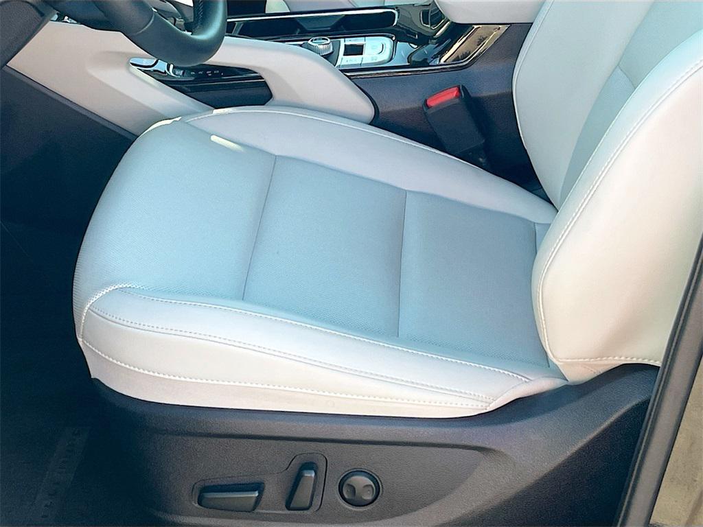 used 2025 Kia Telluride car, priced at $29,800