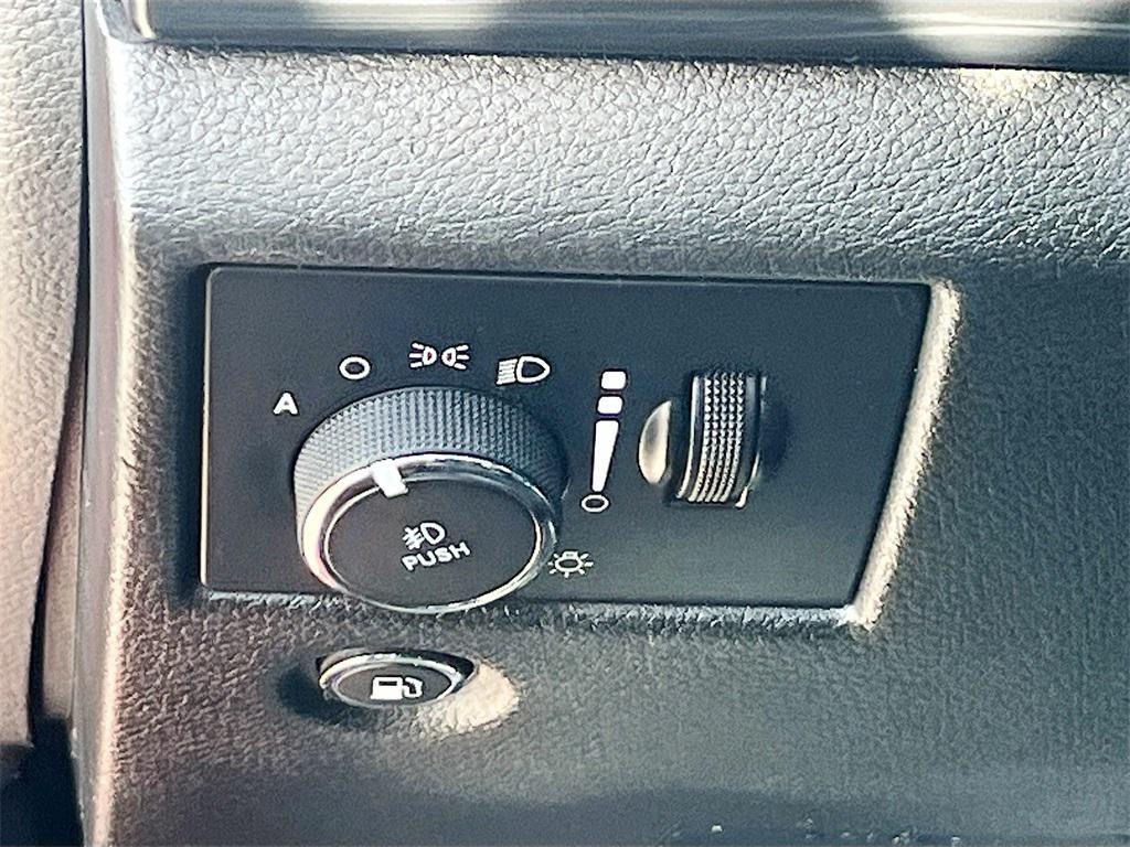 used 2021 Jeep Grand Cherokee car, priced at $19,500