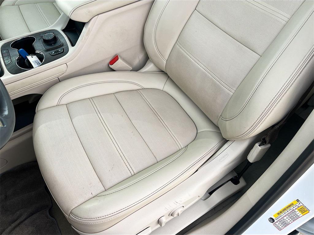 used 2022 GMC Acadia car, priced at $27,800