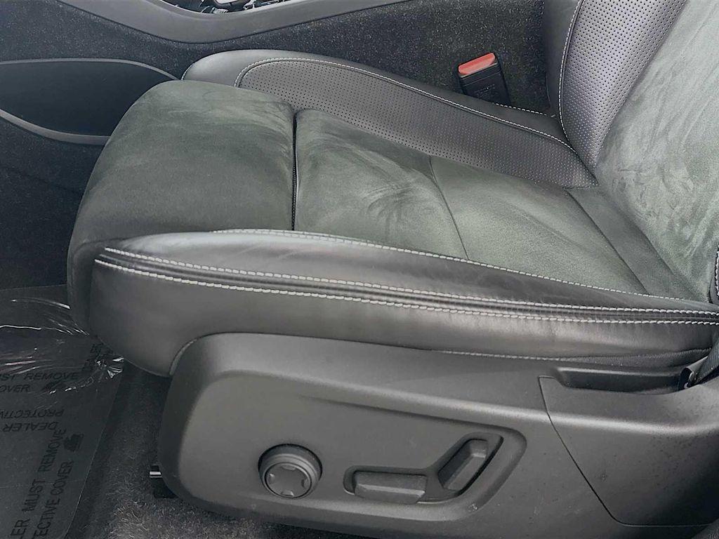 used 2021 Volvo XC40 car, priced at $25,700