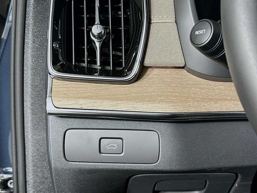 new 2026 Volvo XC90 car, priced at $62,345