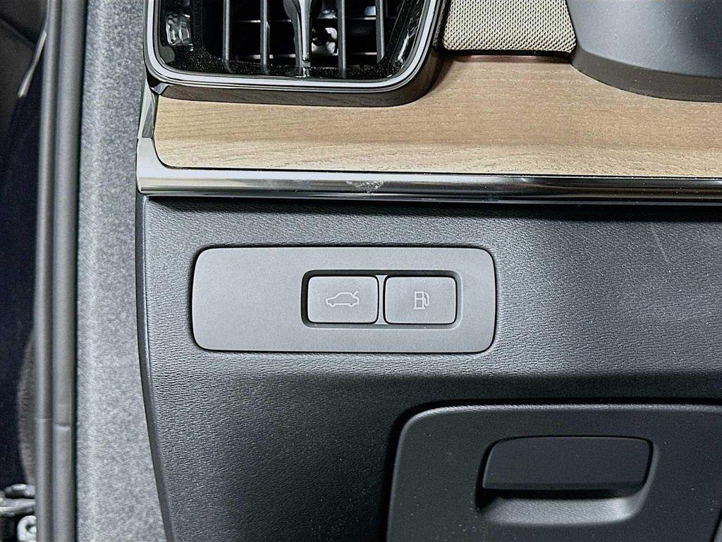 new 2025 Volvo XC90 Plug-In Hybrid car, priced at $78,805
