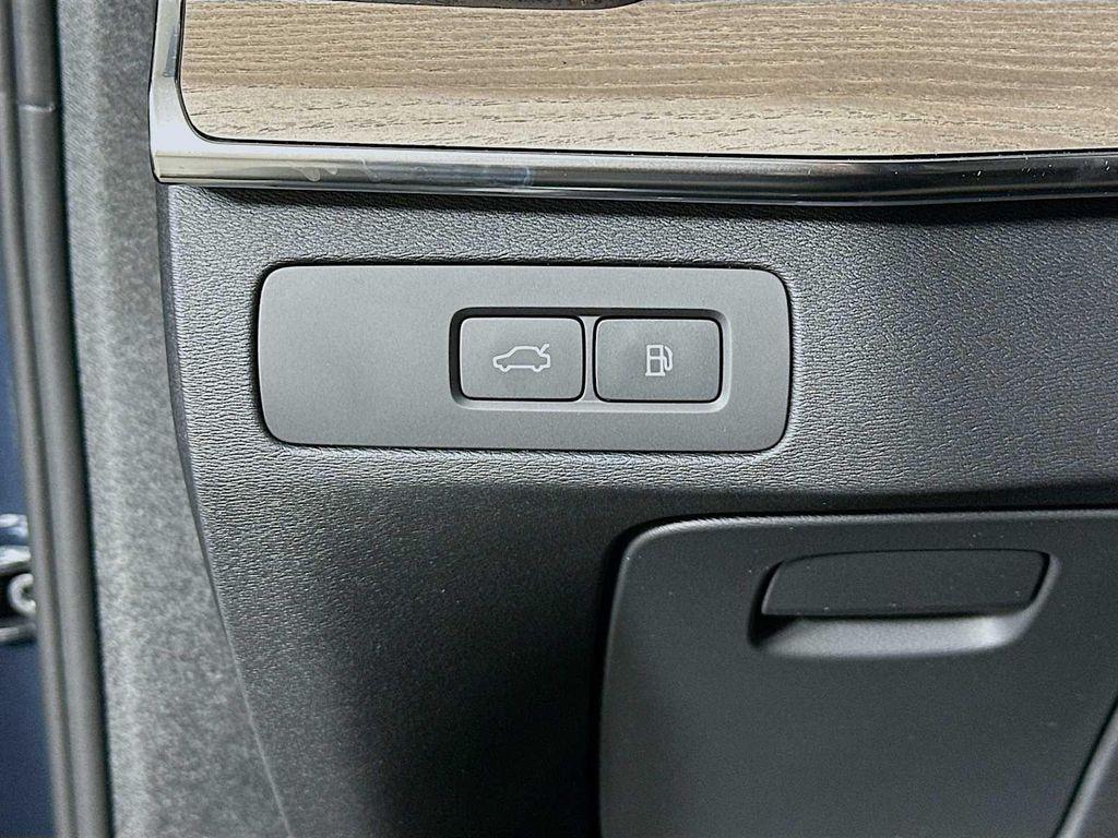 new 2026 Volvo XC90 Plug-In Hybrid car, priced at $85,745