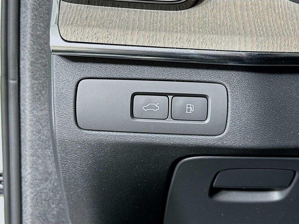 new 2025 Volvo XC90 Plug-In Hybrid car, priced at $82,405