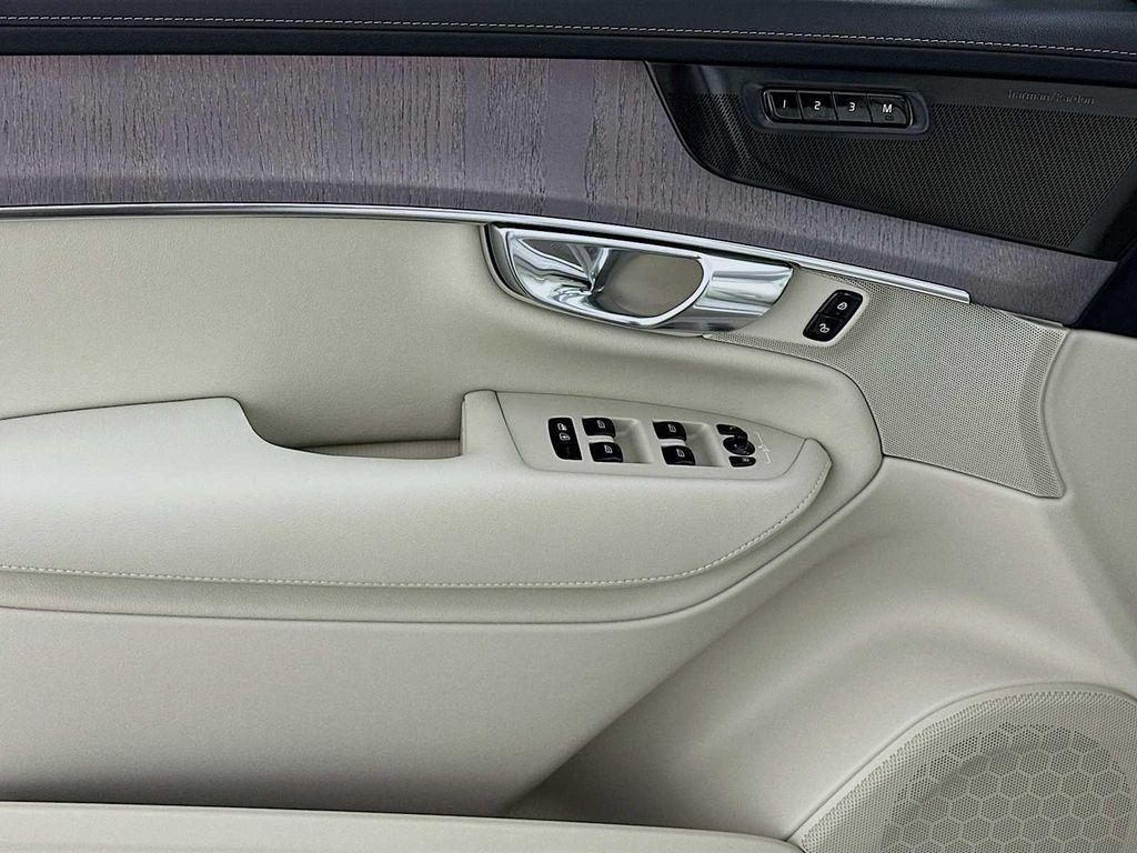 new 2026 Volvo XC90 Plug-In Hybrid car, priced at $85,745