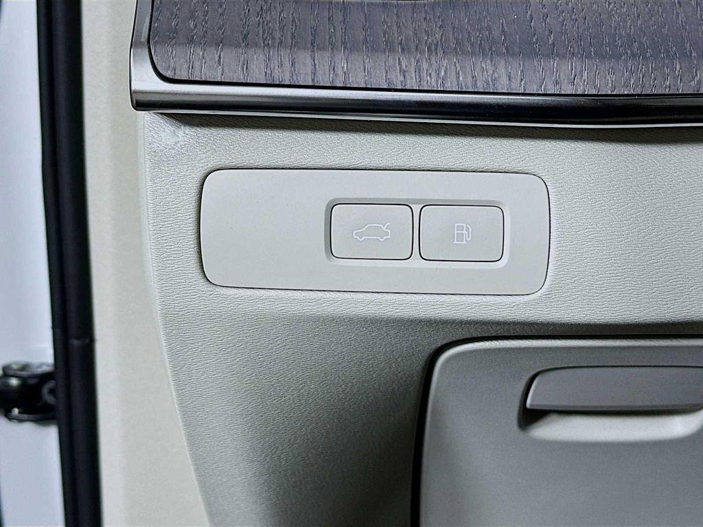 new 2026 Volvo XC90 Plug-In Hybrid car, priced at $85,745