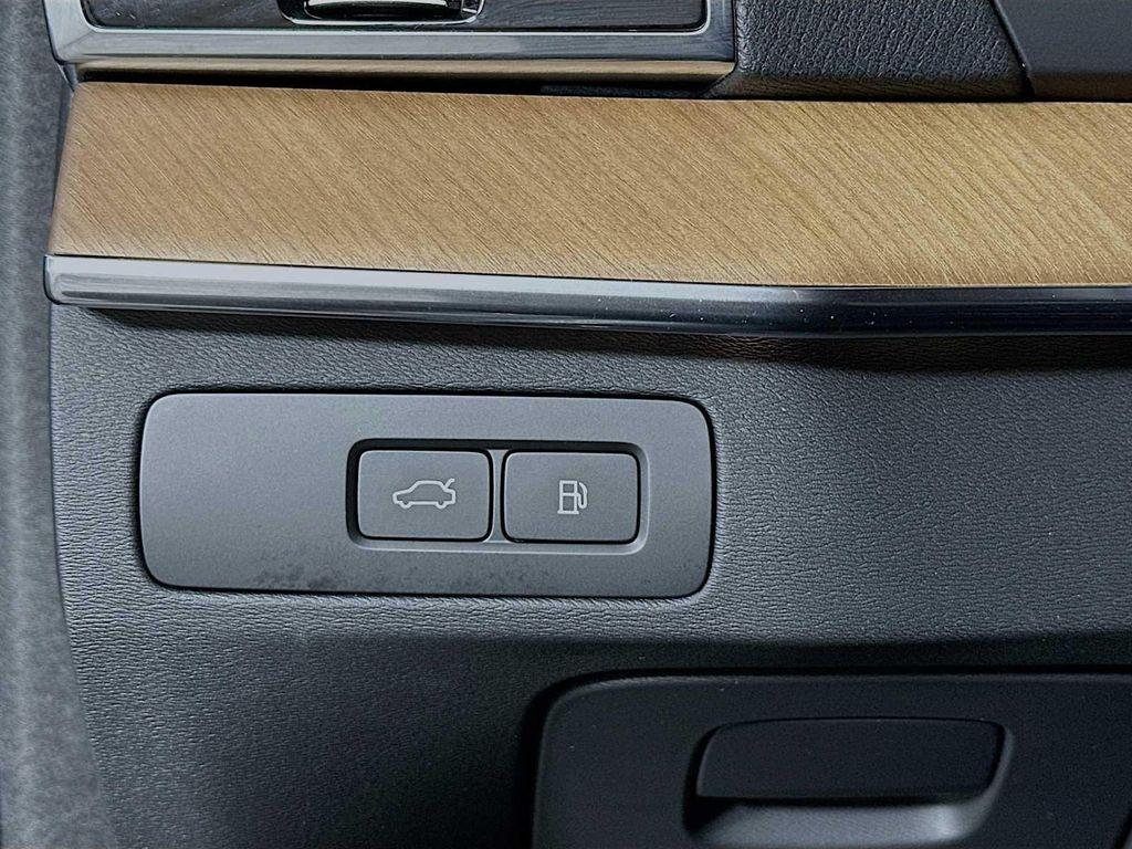 used 2025 Volvo XC90 Plug-In Hybrid car, priced at $67,900