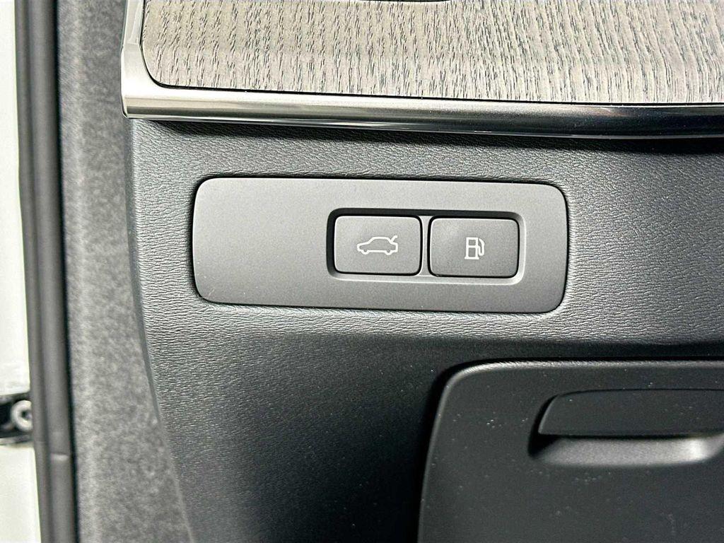 new 2025 Volvo XC90 Plug-In Hybrid car, priced at $82,405