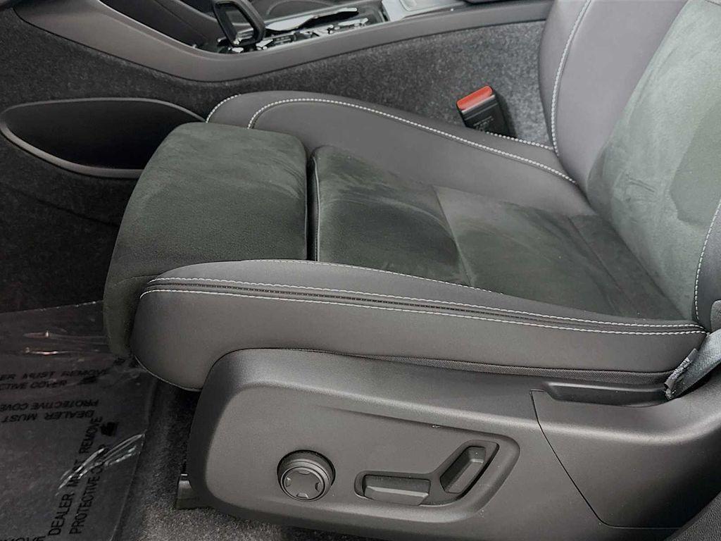 used 2024 Volvo XC40 car, priced at $37,700