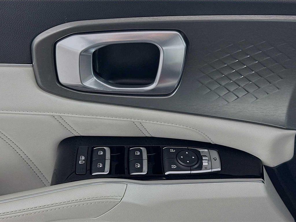 used 2022 Kia Sorento Plug-In Hybrid car, priced at $23,900