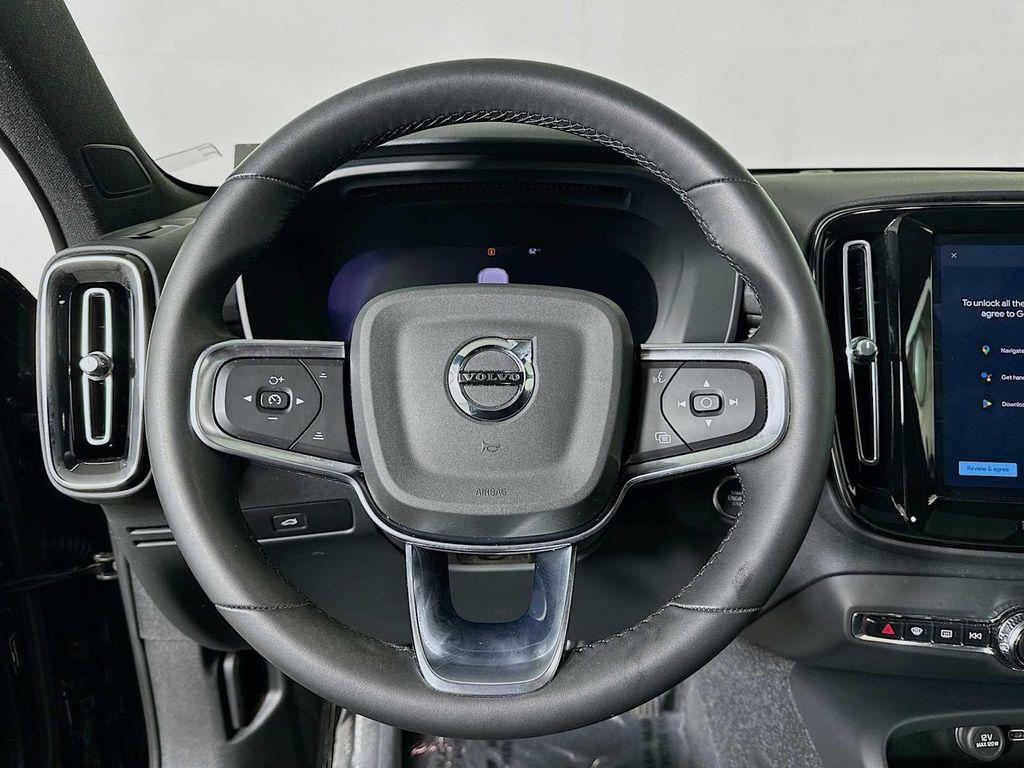 used 2023 Volvo XC40 car, priced at $32,700