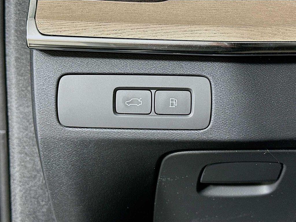 new 2026 Volvo XC90 Plug-In Hybrid car, priced at $82,294