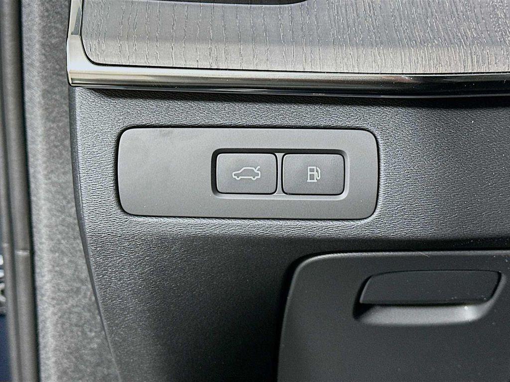 new 2026 Volvo XC90 Plug-In Hybrid car, priced at $86,759