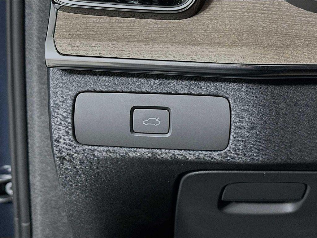used 2025 Volvo XC90 car, priced at $58,300