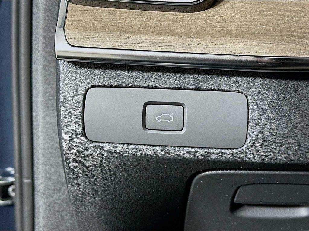 new 2026 Volvo XC90 car, priced at $69,045