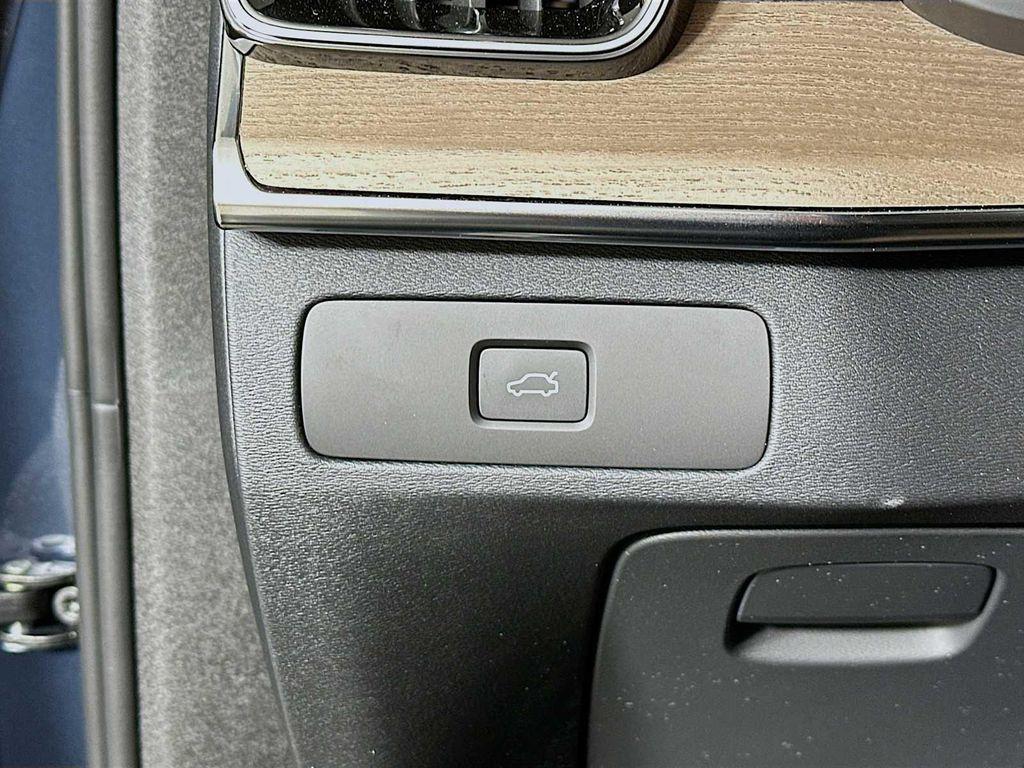 new 2026 Volvo XC90 car, priced at $71,945