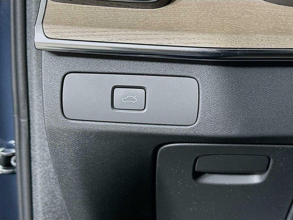 new 2026 Volvo XC90 car, priced at $71,945