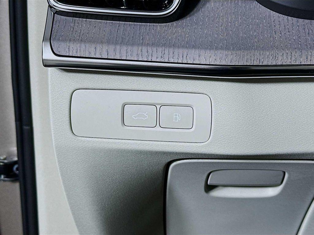 new 2026 Volvo XC90 Plug-In Hybrid car, priced at $89,520