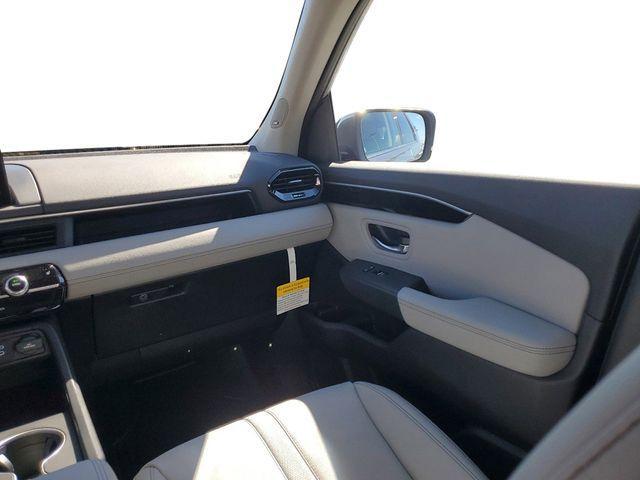 new 2025 Honda Pilot car, priced at $48,950