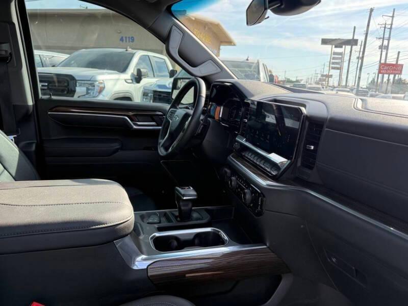 used 2025 Chevrolet Silverado 1500 car, priced at $34,995