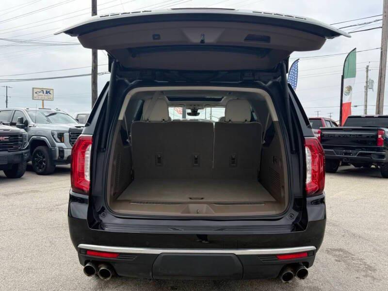 used 2022 GMC Yukon XL car, priced at $38,995