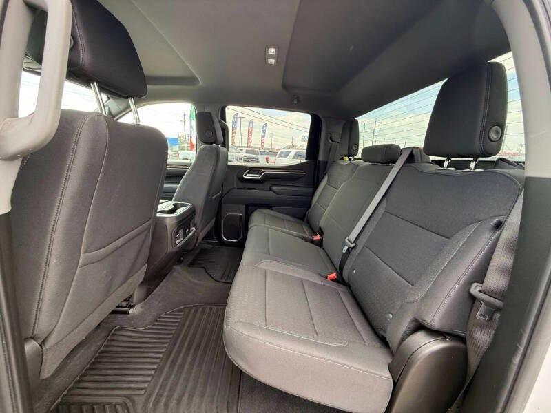 used 2025 Chevrolet Silverado 1500 car, priced at $32,995