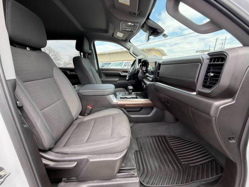 used 2025 Chevrolet Silverado 1500 car, priced at $32,995