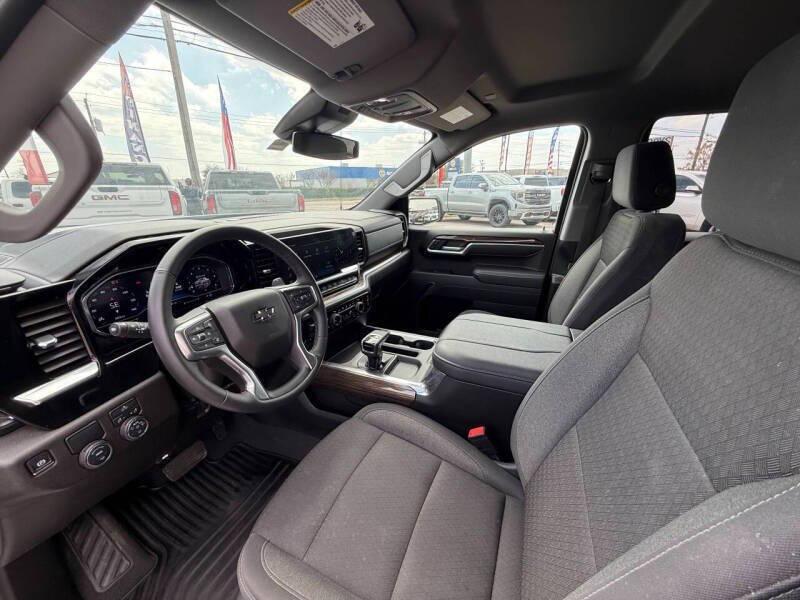 used 2025 Chevrolet Silverado 1500 car, priced at $32,995