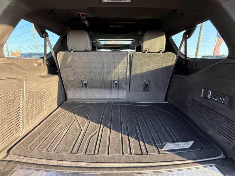 used 2025 Chevrolet Suburban car, priced at $47,995