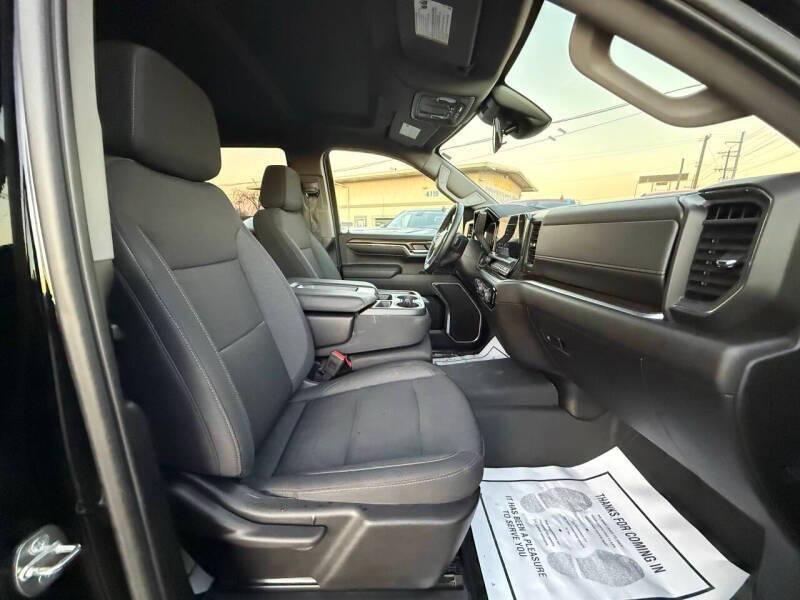 used 2024 Chevrolet Silverado 1500 car, priced at $29,995