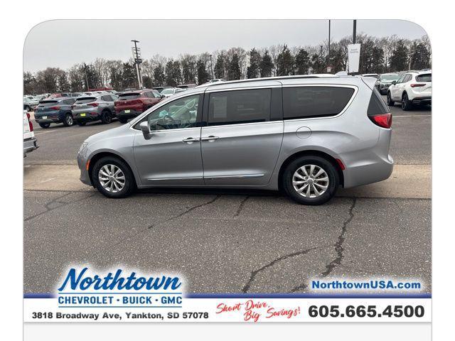 used 2018 Chrysler Pacifica car, priced at $12,987