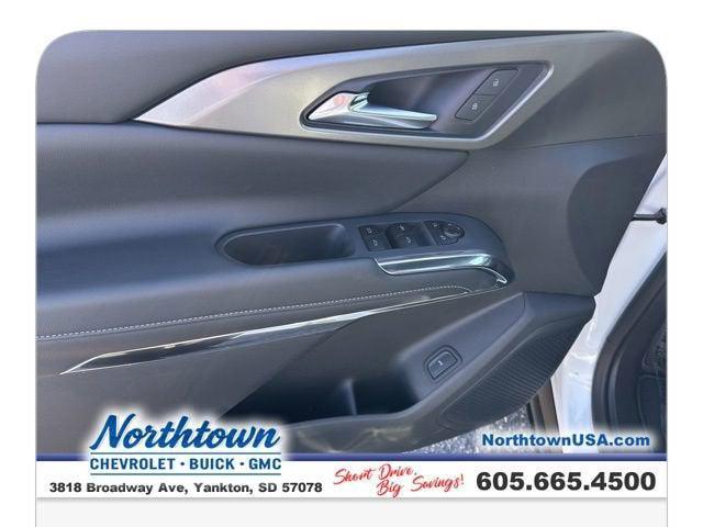 new 2026 Chevrolet Traverse car, priced at $40,095