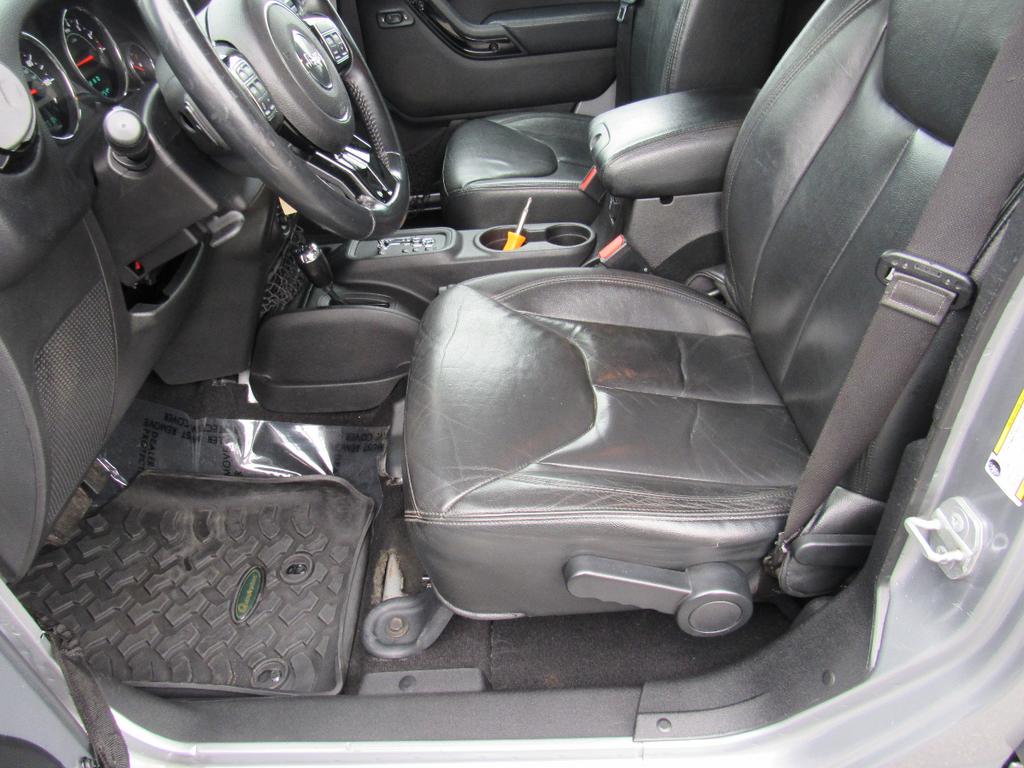 used 2015 Jeep Wrangler Unlimited car, priced at $13,500