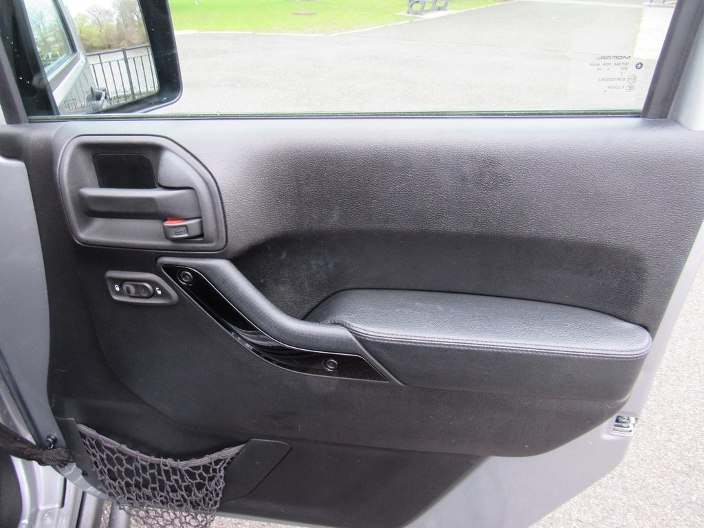 used 2015 Jeep Wrangler Unlimited car, priced at $13,500