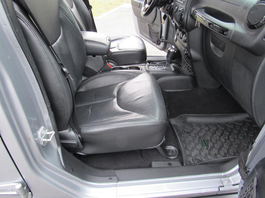 used 2015 Jeep Wrangler Unlimited car, priced at $13,500