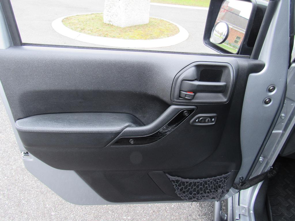 used 2015 Jeep Wrangler Unlimited car, priced at $13,500
