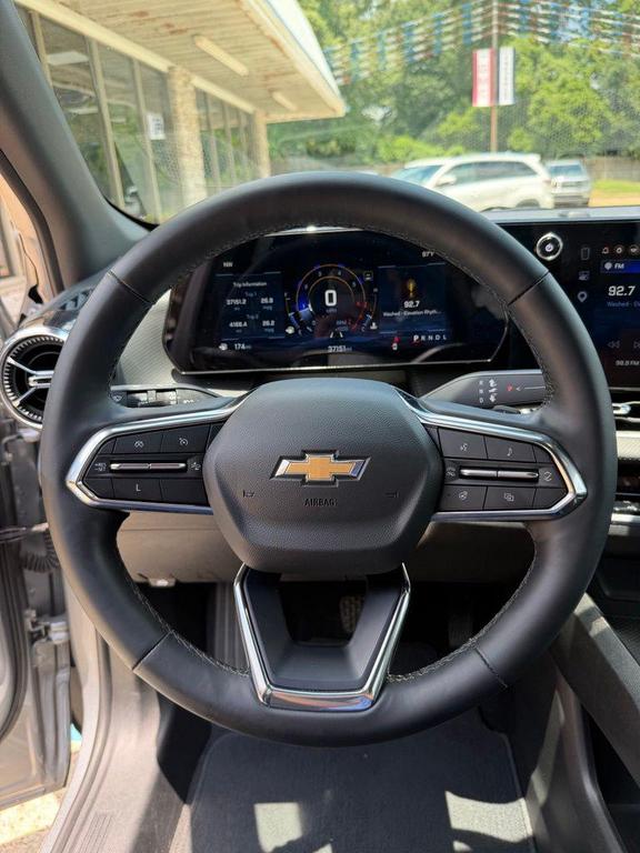 used 2025 Chevrolet Equinox car, priced at $24,436