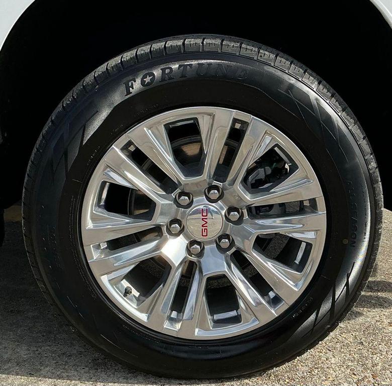 used 2024 GMC Yukon car, priced at $55,500