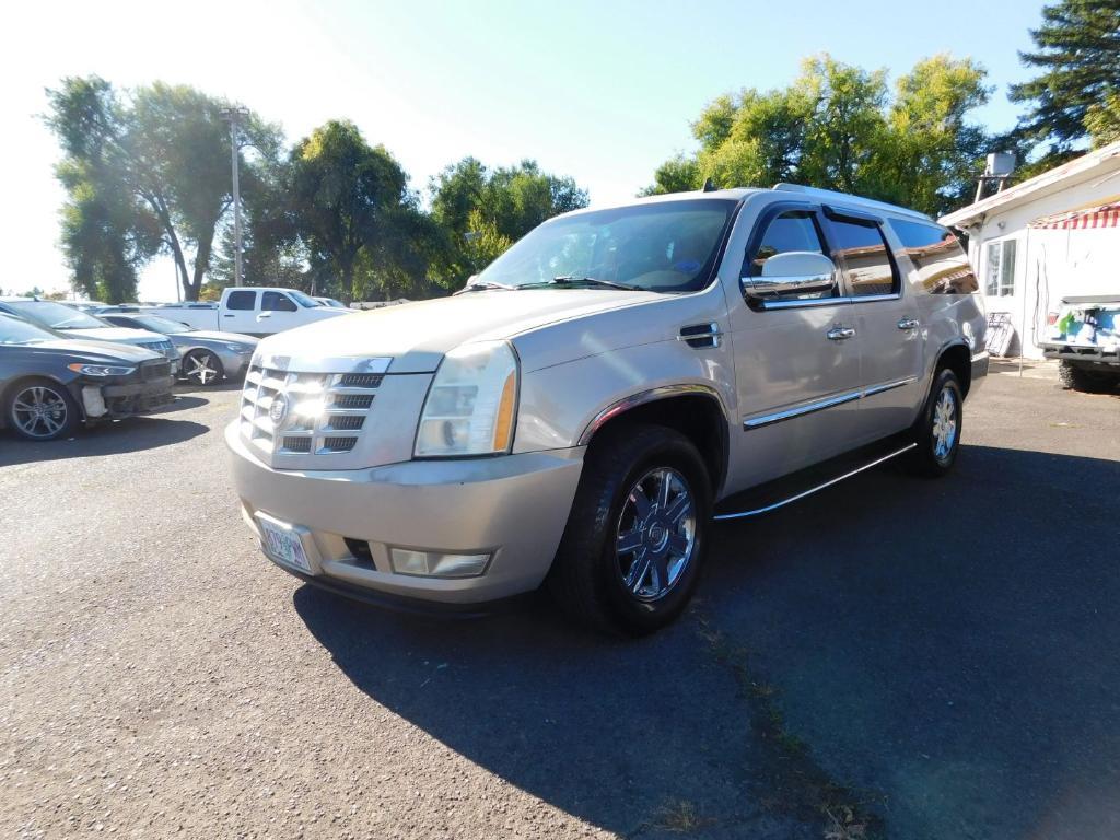 used 2007 Cadillac Escalade ESV car, priced at $5,995