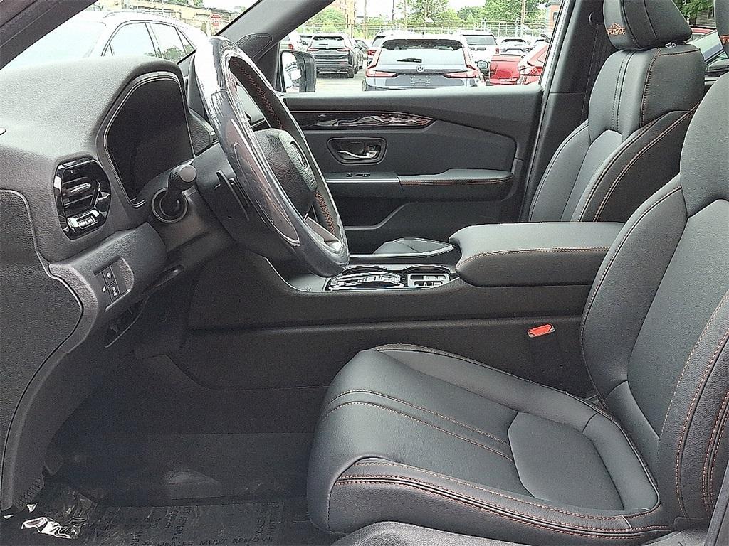 new 2025 Honda Pilot car, priced at $50,895