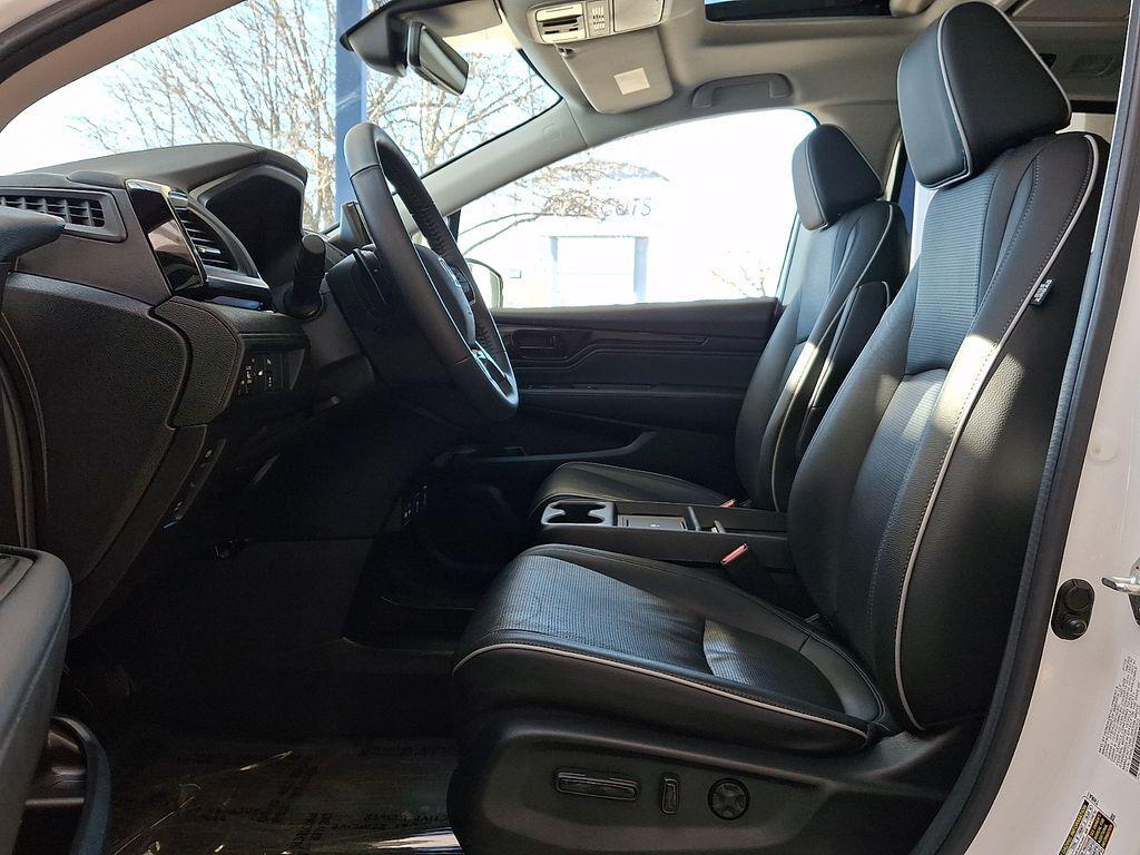 used 2025 Honda Odyssey car, priced at $45,518