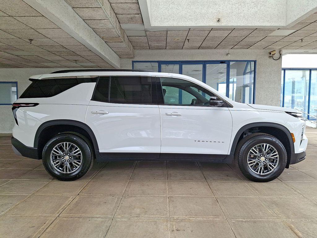 used 2024 Chevrolet Traverse car, priced at $34,600