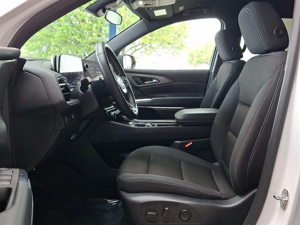 used 2024 Chevrolet Traverse car, priced at $34,600