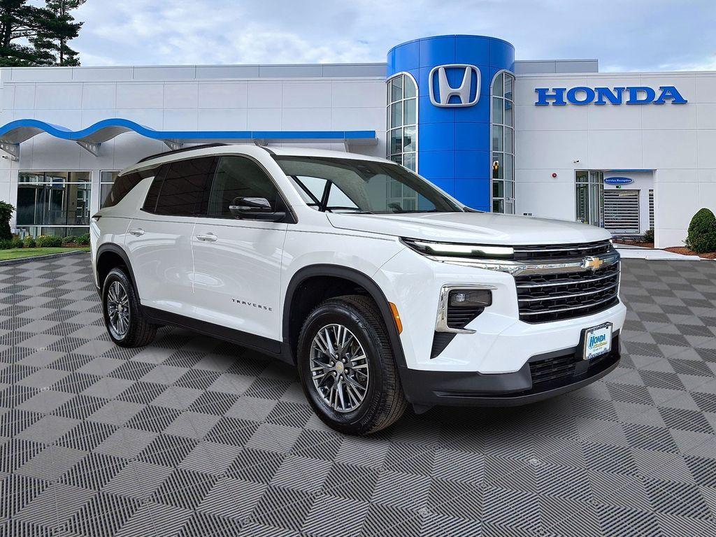used 2024 Chevrolet Traverse car, priced at $34,600