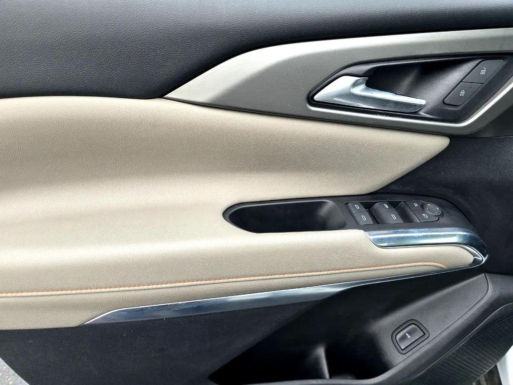 used 2024 Chevrolet Traverse car, priced at $37,300