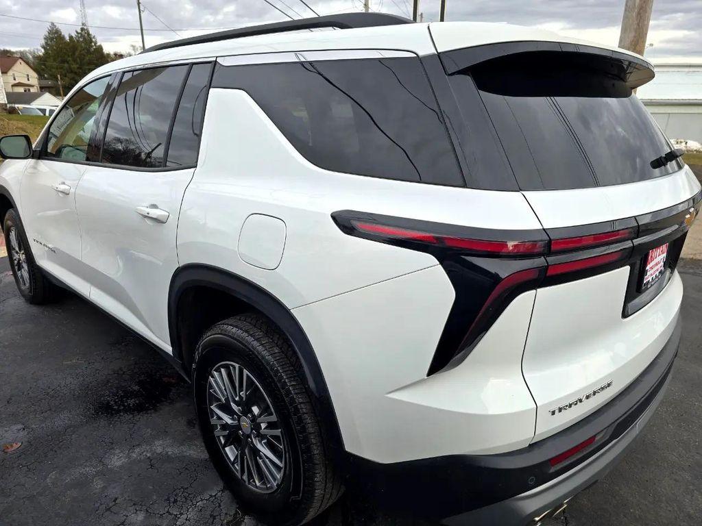 used 2024 Chevrolet Traverse car, priced at $37,300