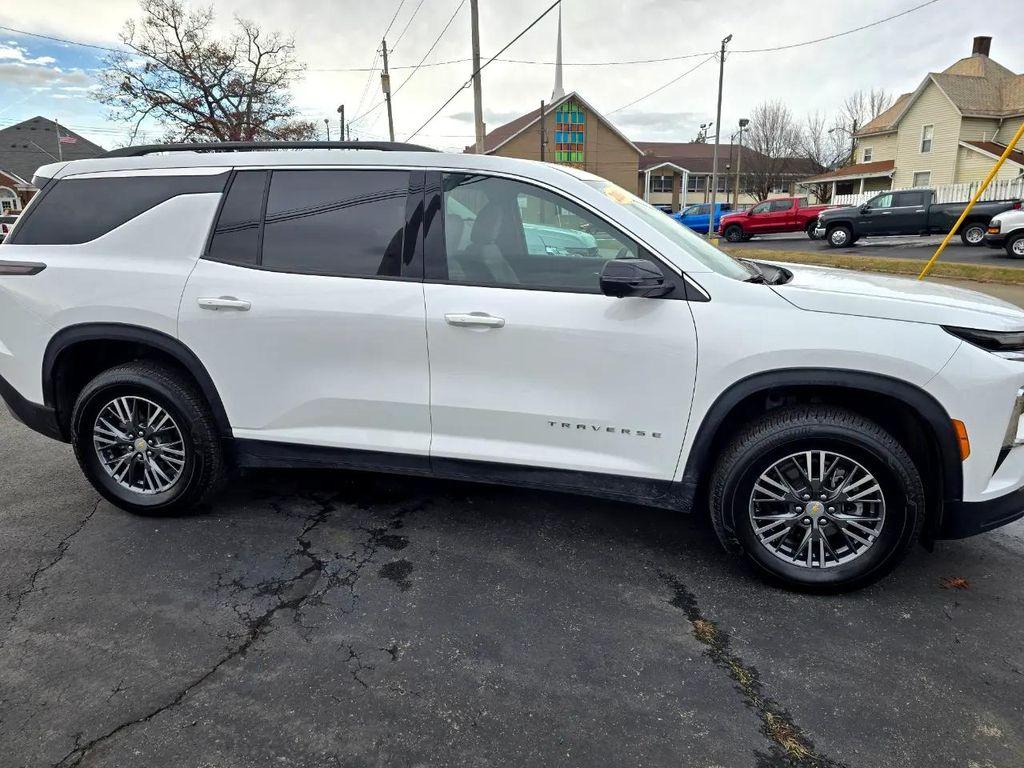 used 2024 Chevrolet Traverse car, priced at $37,300