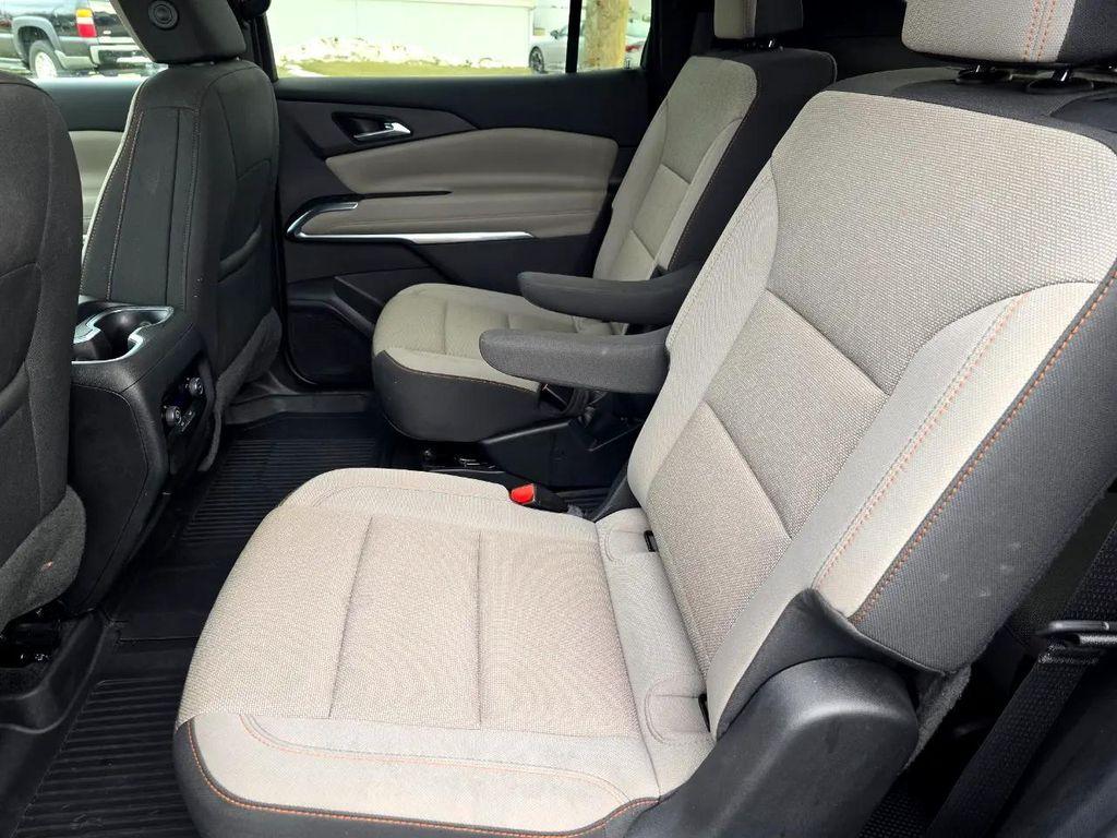 used 2024 Chevrolet Traverse car, priced at $37,300