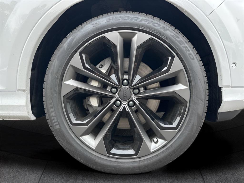 new 2026 Audi Q7 car, priced at $76,910